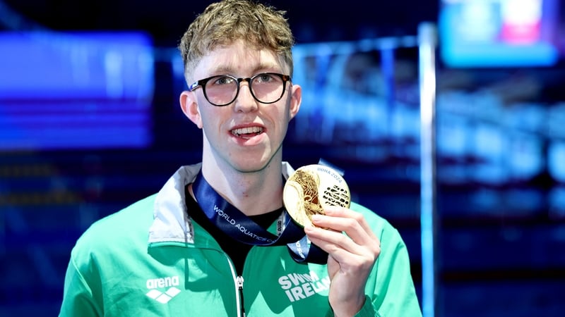 Daniel Wiffen with his 1500m freestyle gold medal