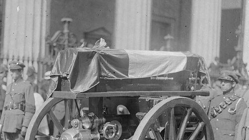 Michael Collins's funeral procession, with the coffin flanked by National Army soldiers. Image © RTÉ Photographic Archive