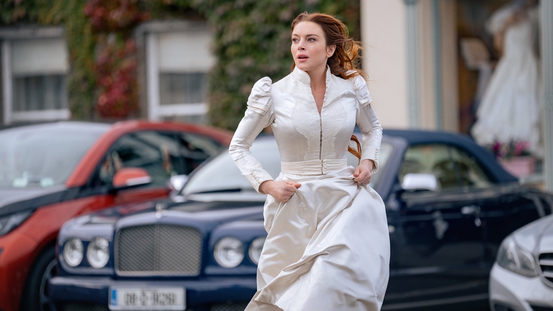 Lindsay Lohan as Maddie Kelly. Photo credit: Patrick Redmond/Netflix © 2024