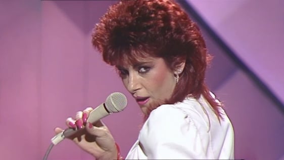 Linda Martin performing 'Terminal 3' in 1984.