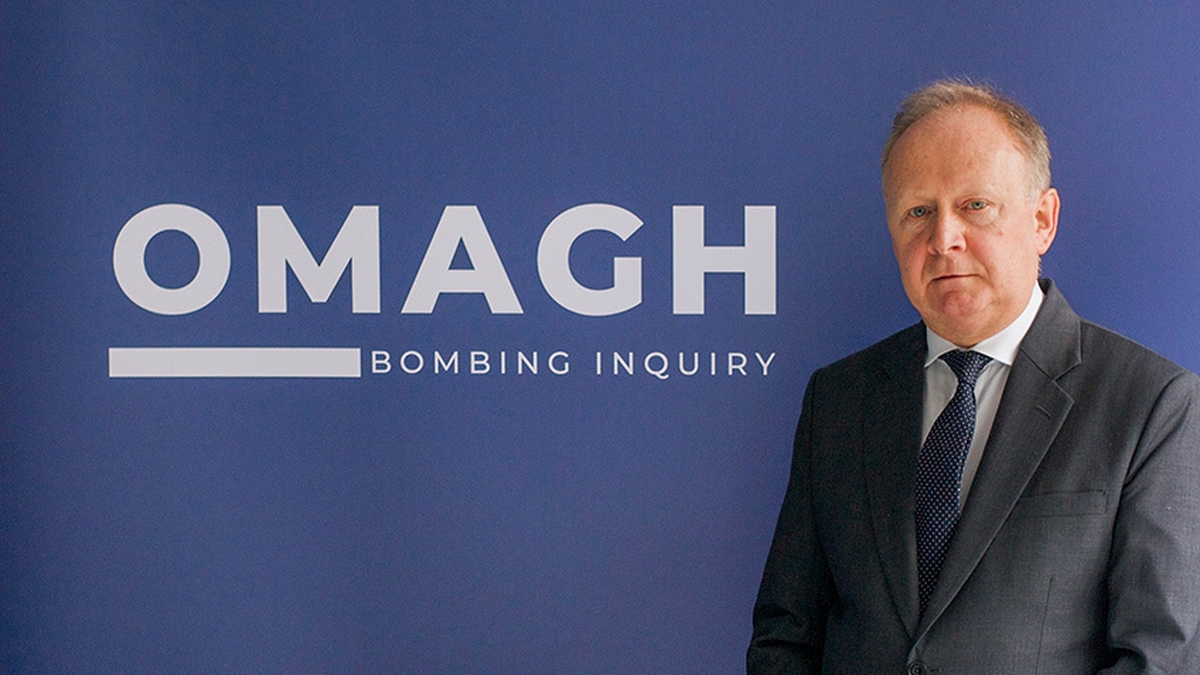 Antóin Mac Cába : Saor iriseoir ar an Ómaigh.