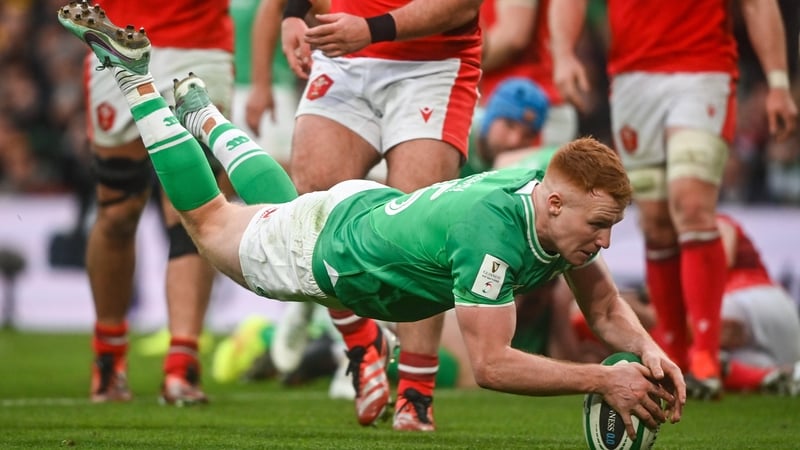 Ciarán Frawley scored Ireland's third try