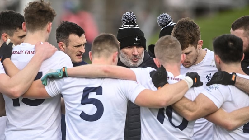 Kildare manager Glenn Ryan with his players at Páirc Tailteann