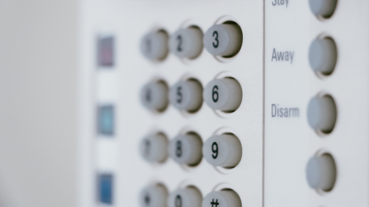 ‘Smoke bomb’ home-security & winter burglary prevention