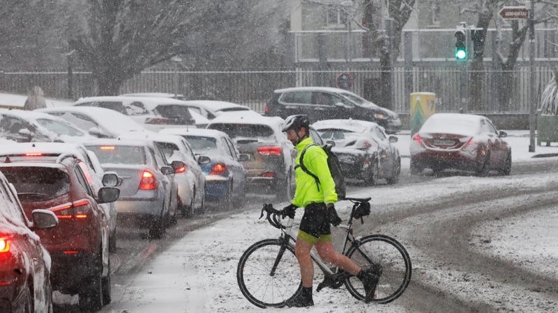 Tá rabhadh báistí Stádas Buí i bhfeidhm i gCorcaigh, i gCiarraí agus i bPort Láirge