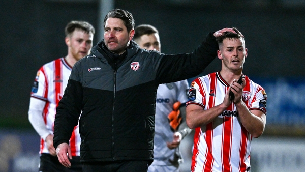 Derry City manager Ruaidhrí Higgins (L) celebrates with Danny Mullen