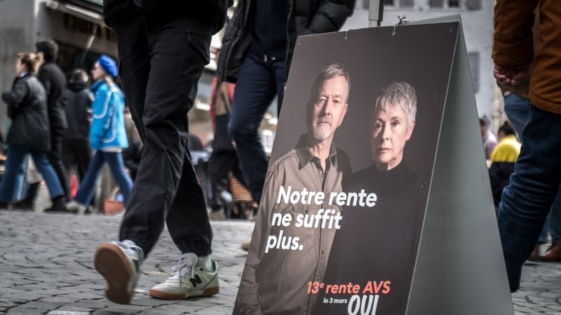 A call by trade unions to add a 13th monthly pension payment each year secured nearly 60% backing