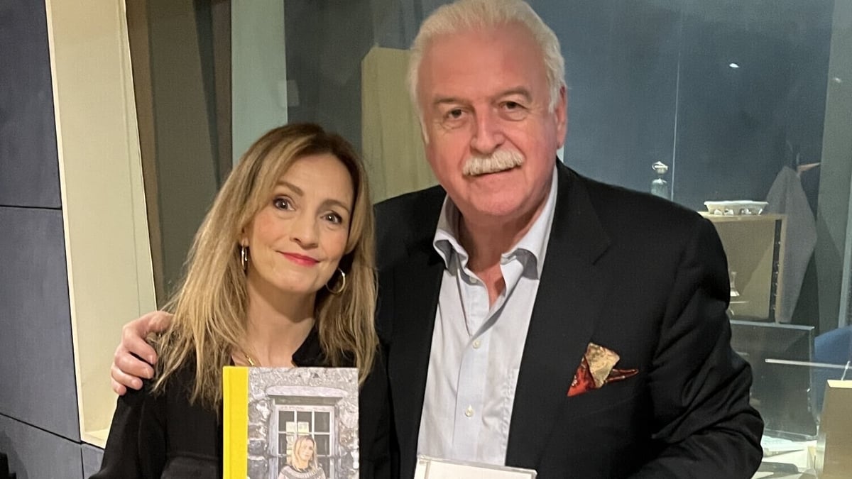 Marty is joined by singer/songwriter Cara Dillon