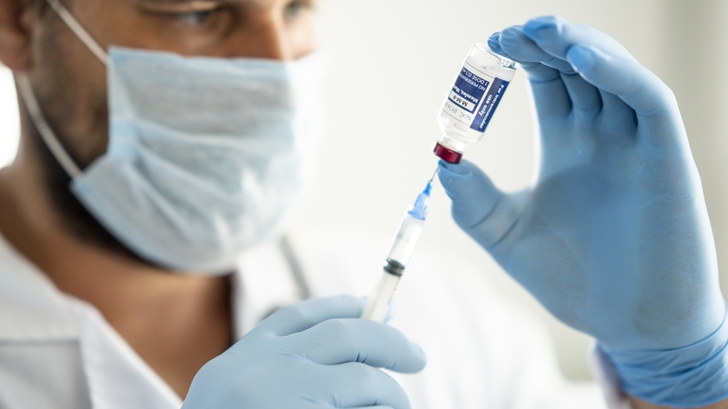 Clár vacsaínithe in aghaidh na bruitíní le cur i bhfeidhm go luath