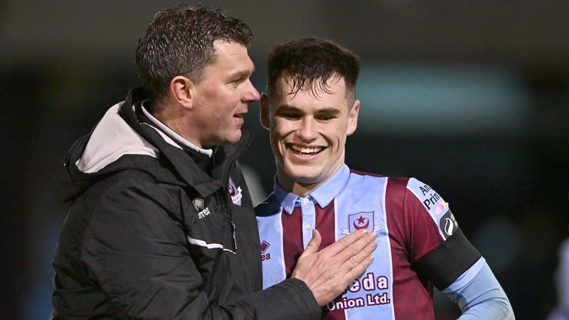 Drogheda United manager Kevin Doherty (L) celebrates with Evan Weir