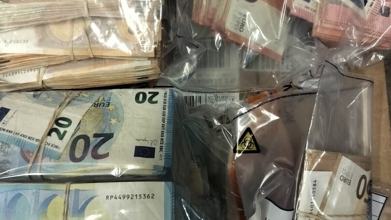 €62,000 in cash was seized during the search of a car in Mullingar