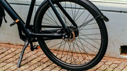 Earlier this week a garda who gave an elderly man in a rural area an unclaimed bicycle during the Covid-19 pandemic, but failed to fill out paperwork, was cleared of any wrongdoing