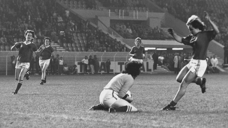 Ireland goalkeeper Anne Griffith holding the ball during the Women's International friendly match between France and the Republic of Ireland, held at the Parc des Princes in Paris, France, 10th October 1973. Photo: Getty Images
