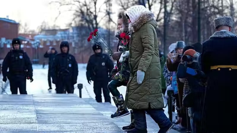 Wives of Russian soldiers place flowers at the Tomb of the Unknown Soldier at the Kremlin wall, Moscow. AP/Alamy