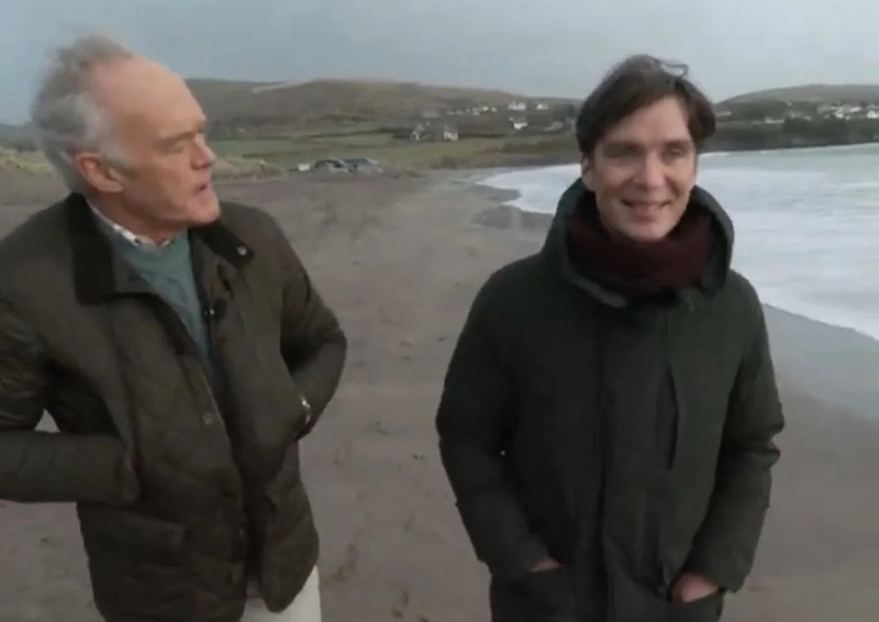 Cillian Murphy ag comhrá le Scott Pelley ó 60 Minutes ar an trá i gCiarraí.