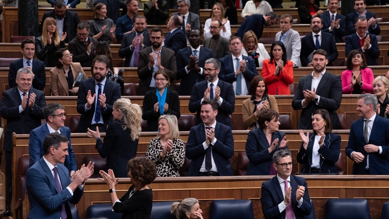 Pedro Sanchez, seen bottom left, applauds with the chamber following the vote on the amnesty bill