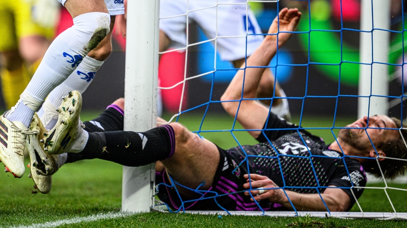 Harry Kane crashes into the sidenetting against Darmstadt