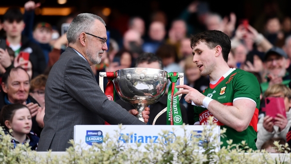 Paddy Durcan lifting the trophy after winning the 2023 league
