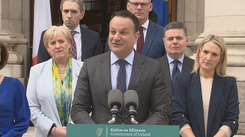 "Ar chúiseanna pearsanta agus polaitiúla" atá Leo Varadkar ag éirí as a dhá phost