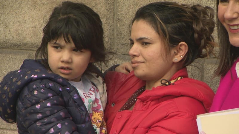 Rehmah Shafiq (L) and her mother Amna (R)