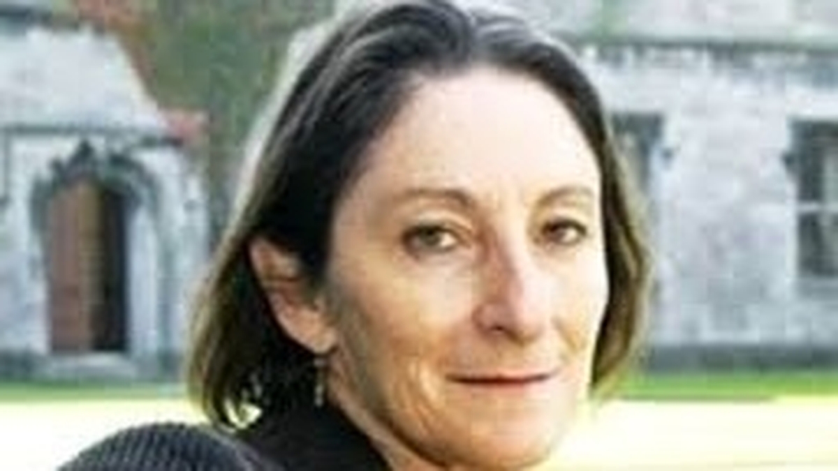 Nightwalker, a poem by Mary O’Malley