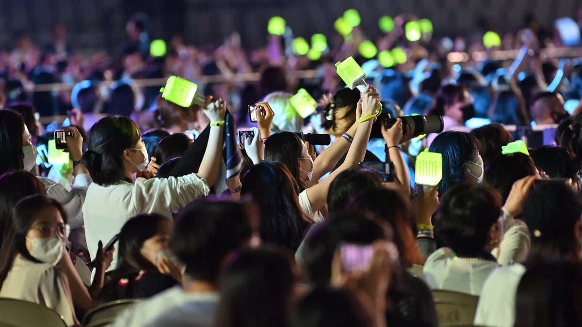 Sex Therapy with Rachel Cooke - Parasocial Relationships