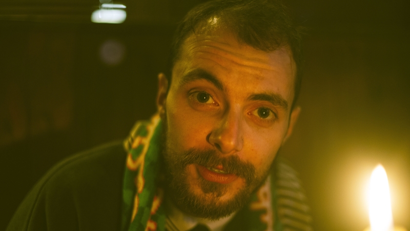 Sean an Seanchai agus scéal aige duit fé sholas coinnle [pic: Daragh Drake]