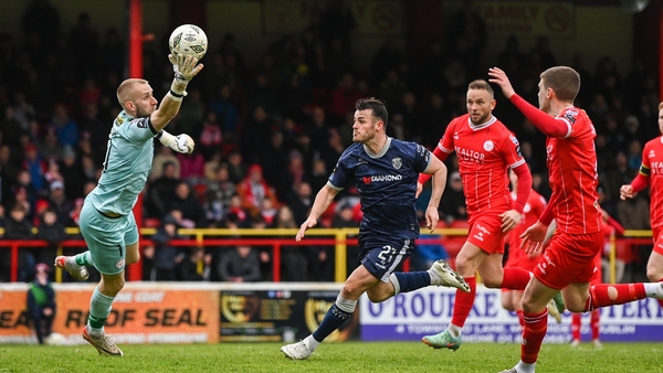 Shelbourne goalkeeper Conor Kearns gets a hand to the ball ahead of Derry sub Danny Mullen