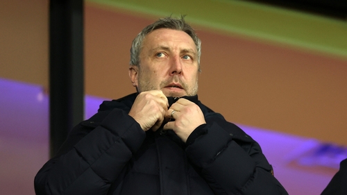 Southampton's Jason Wilcox is being chased by Manchester United