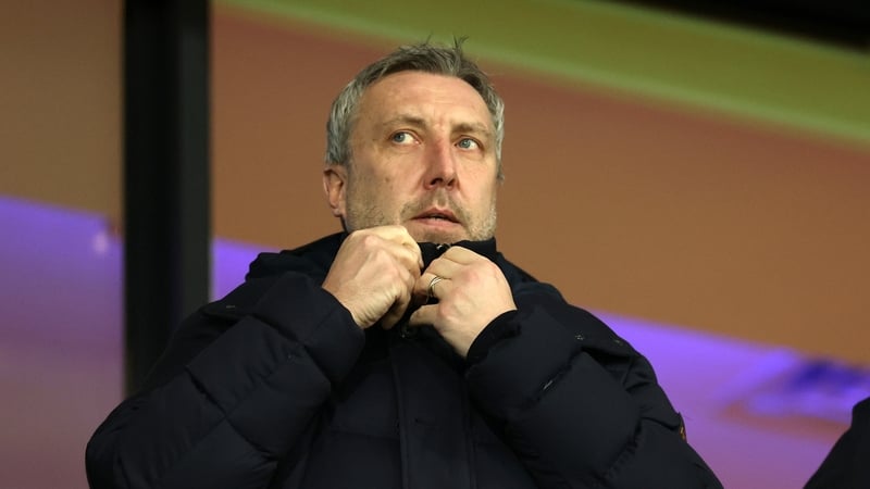 Southampton's Jason Wilcox is being chased by Manchester United