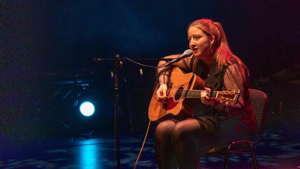 Éabha Breathnach, Cumadóir as an Sruthán ar an gCeathrú Rua 