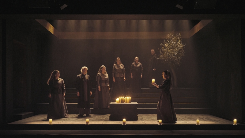 Seit, cultacha, aitmeasféar ard-ealaíonta Na Peirsigh