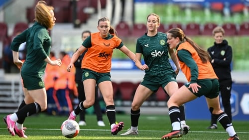 Anna Patten with Abbie Larkin (L) and Tyler Toland (R) during a Ireland training session at Stage Saint-Symphorien in Metz