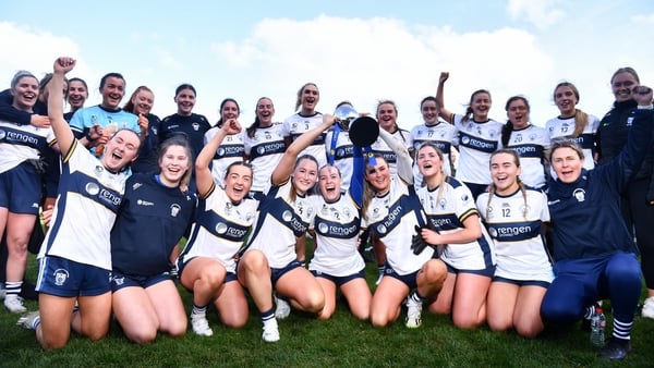 Clare celebrate with the Division 3 title