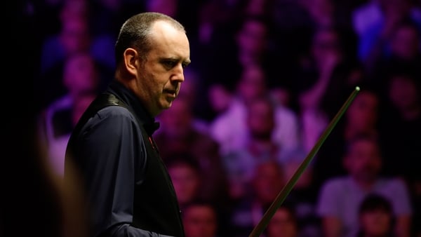 Mark Williams eventually got the better of Mark Allen in Manchester