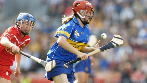 Geraldine Kinane (r) playing for Tipperary in the 2006 All-Ireland Camogie final against Cork
