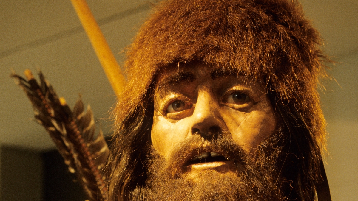 Richard gets up close and personal with Ötzi the Iceman