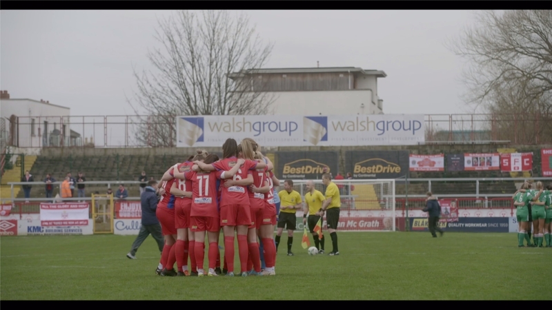 Shels bailithe le chéile - sa tóir ar an tríú léig as a chéile a bhaint.