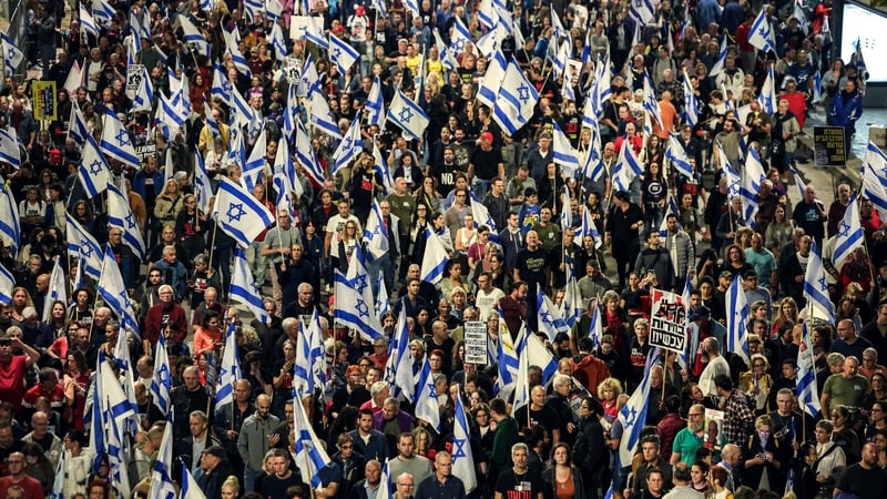 Tuilleadh contúirte do phobal Iosrael; an Iaráin ag scaoileadh ina dtreo