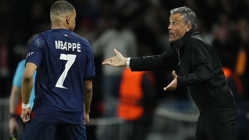 Luis Enrique (R) speaks to Kylian Mbappe during the defeat to Barcelona