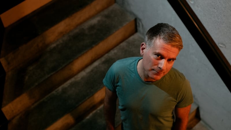 Step 1: Tune in Step 2: turn on Step 3: Sit back agus éist leis an saoi.