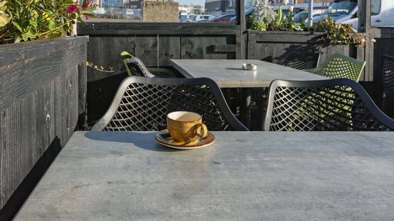 212 bialann, caife agus gnóthas eile bia dúnta ó thús 2024 – tuarascáil nua