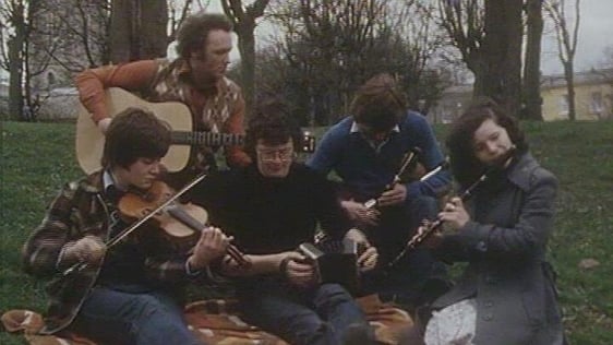 Young traditional musicians with Pat Butler (1979)