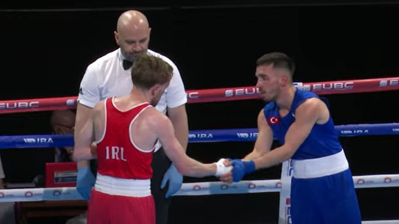 Ricky Nesbitt (L) congratulates his opponent, Samet Gumus of Turkey
