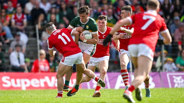 David Clifford is tackled by Seán Powter