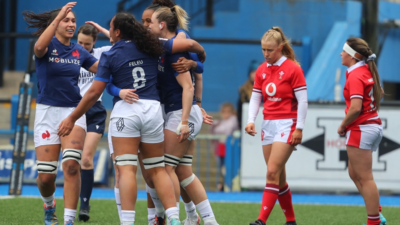 France celebrate flanker Romane Menager's try