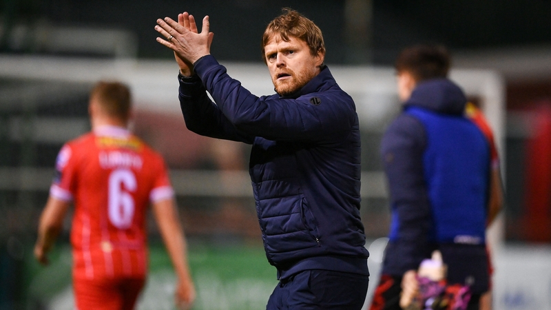 Damien Duff applauds the home support after the game