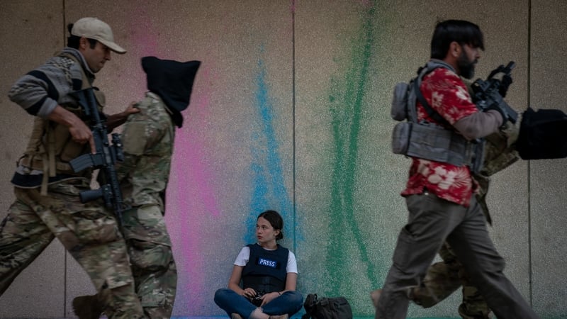An t-aisteoir Cailee Spaeny ar an seit ag 'Civil War' (Pic: Murray Close/Getty Images)