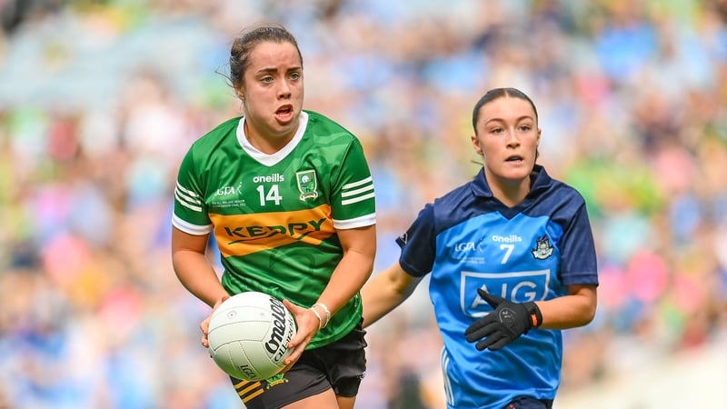 Kerry's Danielle O'Leary (L) escapes from Niamh Donlon of Dublin last year's All-Ireland final