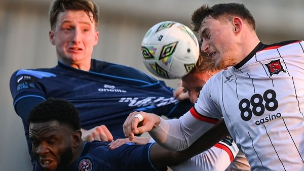 Zak Bradshaw of Dundalk in action against James Akintunde and Jevon Mills of Bohemians